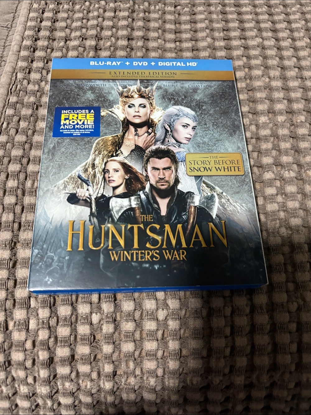 The Huntsman: Winter's War (Blu-ray + DVD + Digital) - Blue